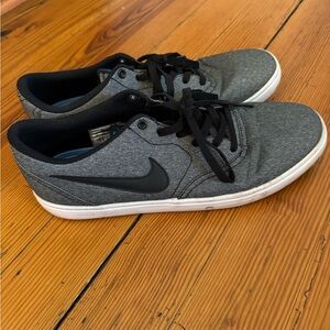 Nike SB Casual Grey Sneakers